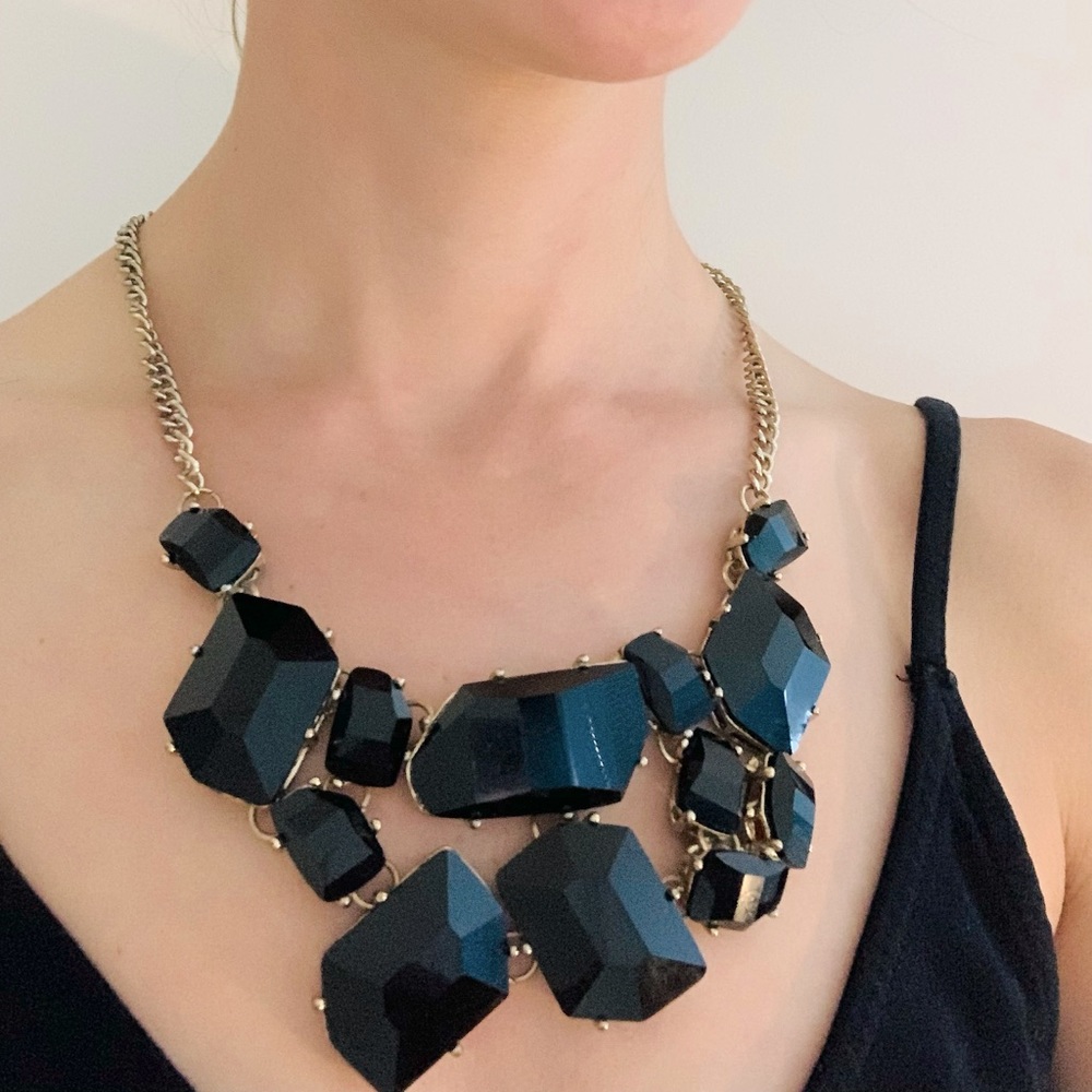 Black Statement Necklace 🖤 (free with any bundle!)